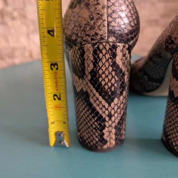 M.Gemi Made In Italy Lustro Snake-Embossed Python Leather Block Heel Pumps EU 38 - Picture 11 of 11